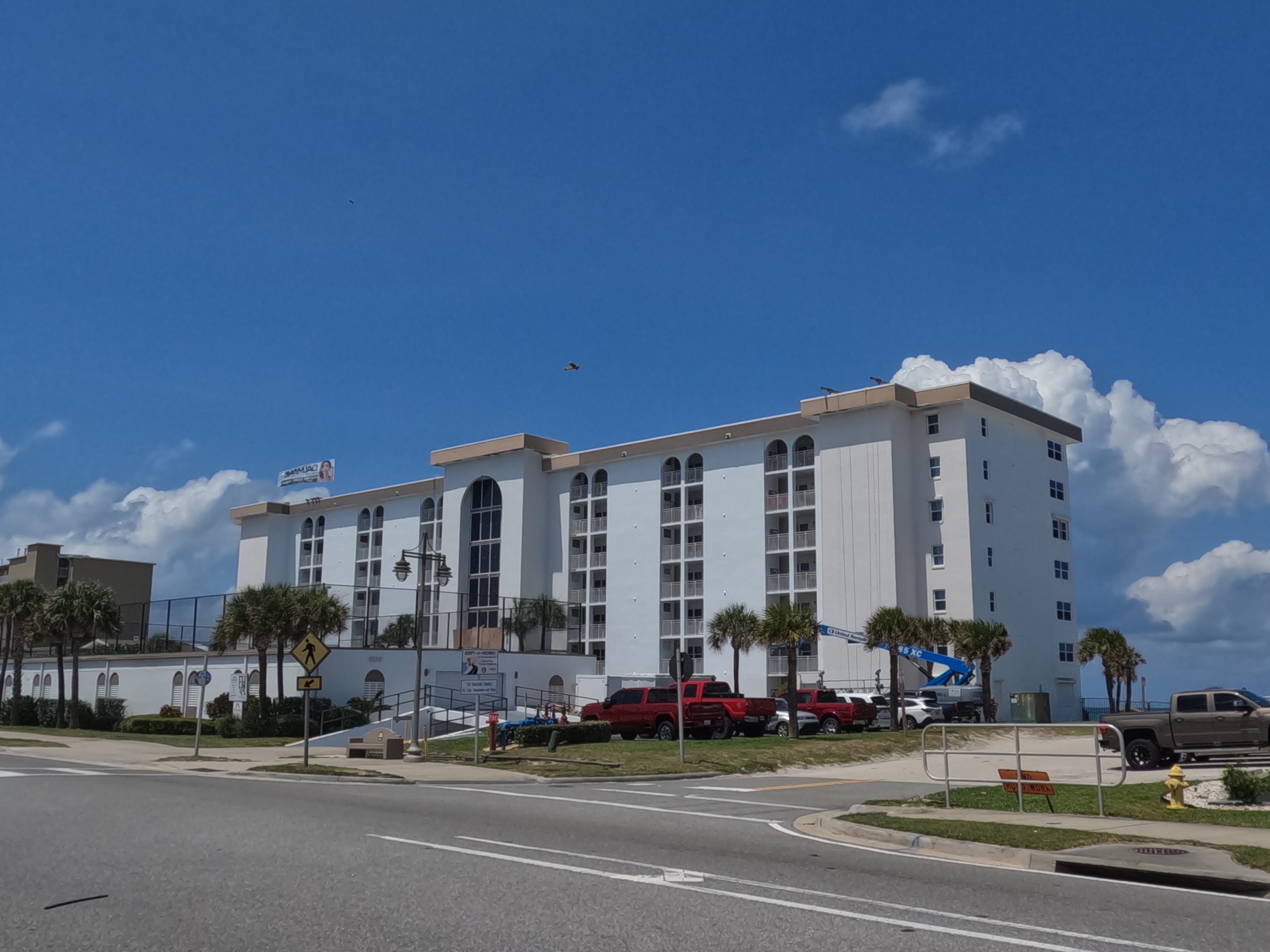 White Surf Condo Daytona Beach
