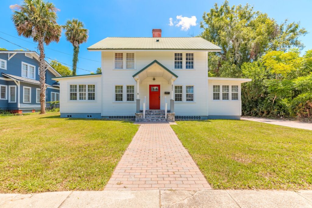Front exterior view of 431 N Sans Souci Ave, a historic home for sale in DeLand, Florida