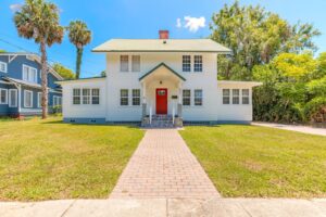 Front exterior view of 431 N Sans Souci Ave, a historic home for sale in DeLand, Florida